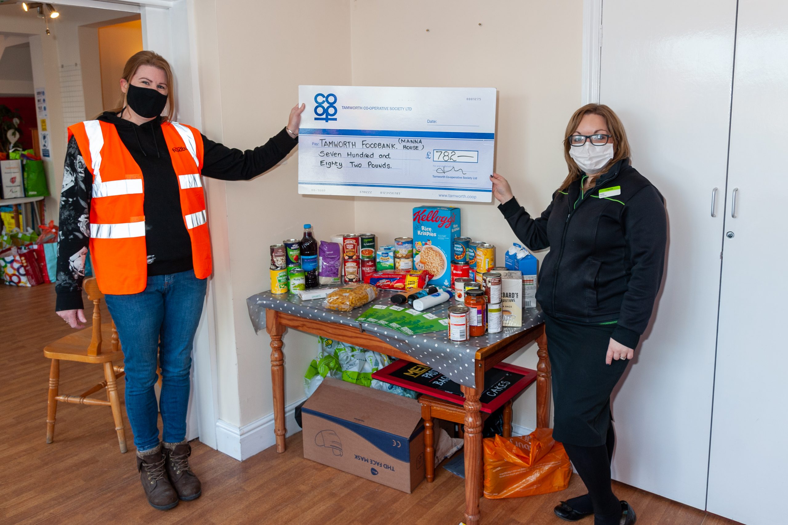 Co-op shoppers in Bolehall raise cash for Tamworth Foodbank