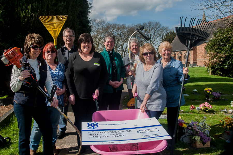 Dordon church volunteers get ‘divi-ne’ help to continue work
