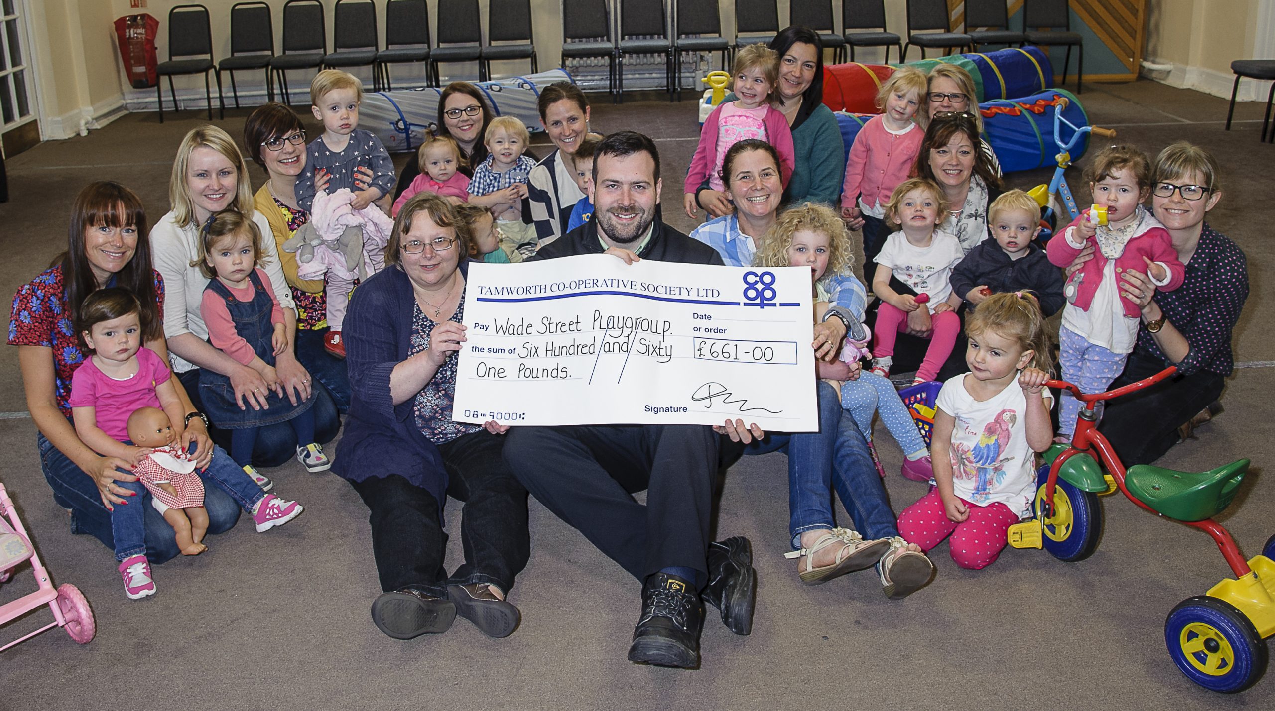 Tamworth Co-op helps Lichfield playgroup splash out on pool