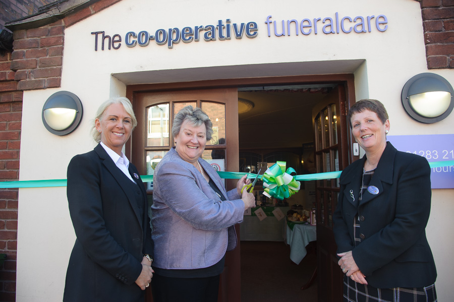 MP joins residents for coffee and cakes at Woodville Co-op