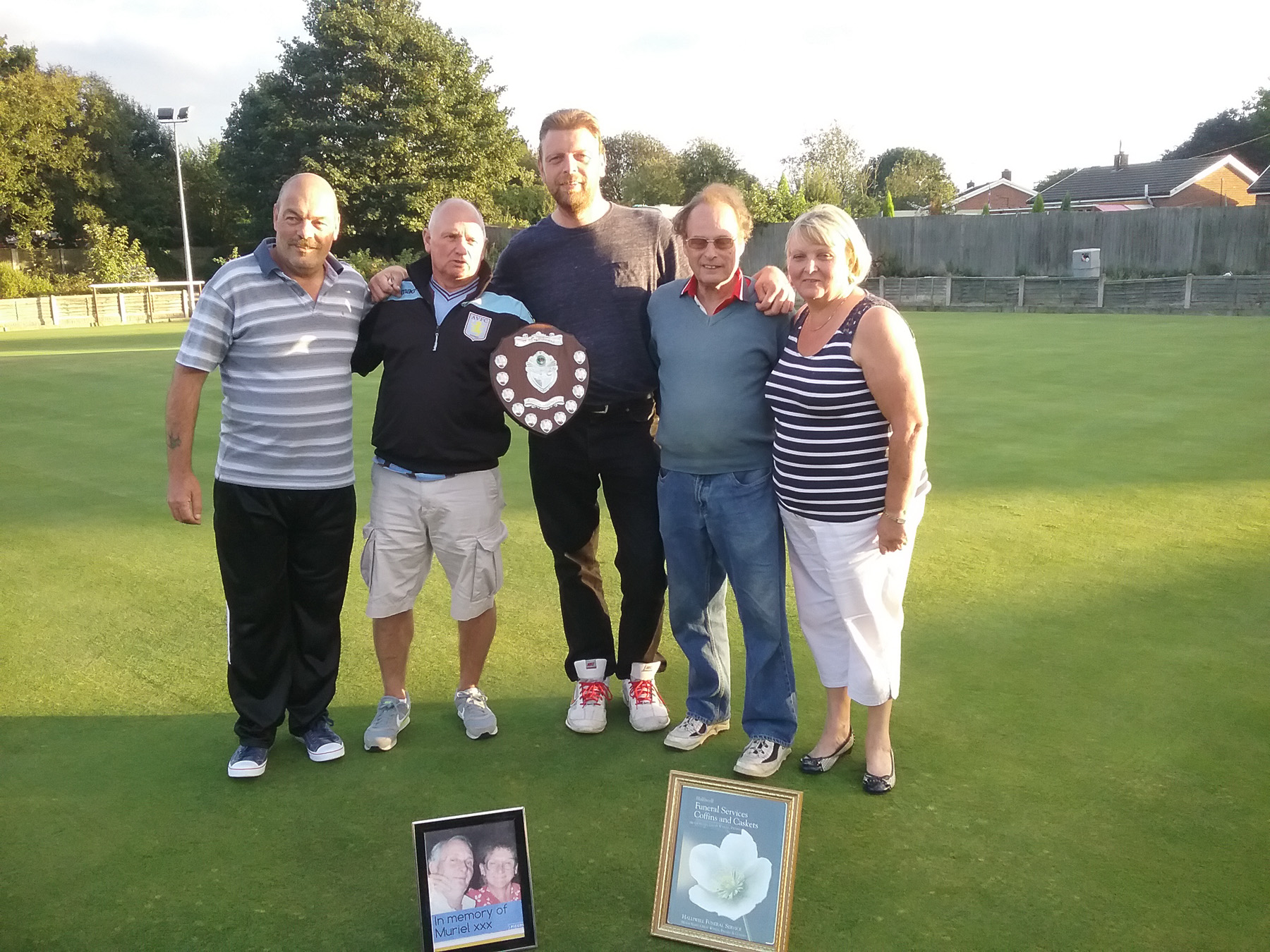 Bowls contest in memory of club stalwart raises hundreds of pounds for hospice