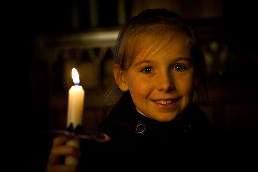 Hundreds pay tribute to lost loved ones at Christmas service