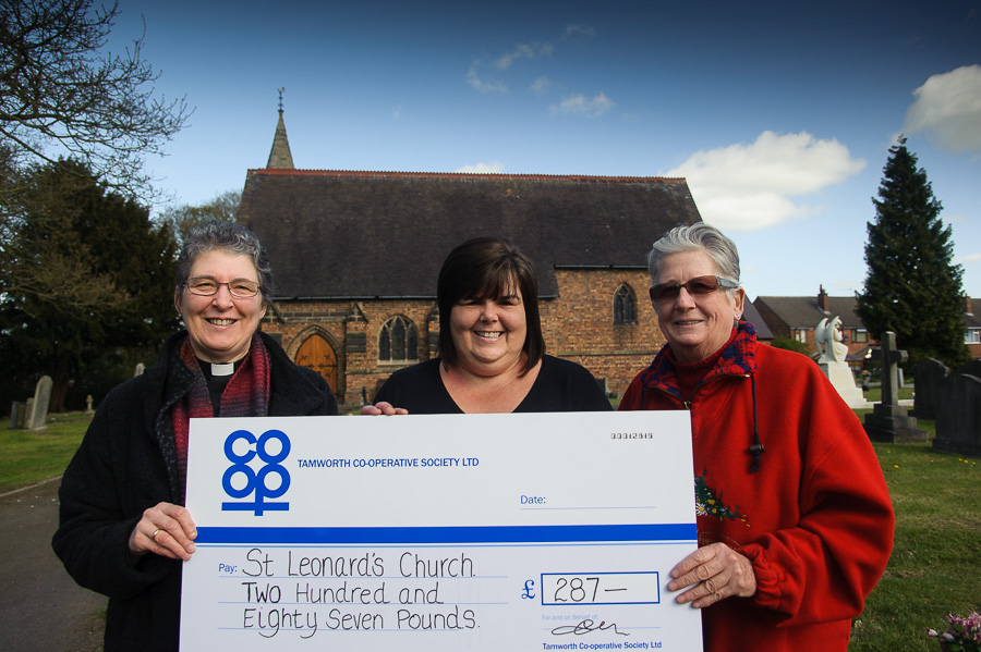 Dordon shoppers help fund churchyard and memorial facelift