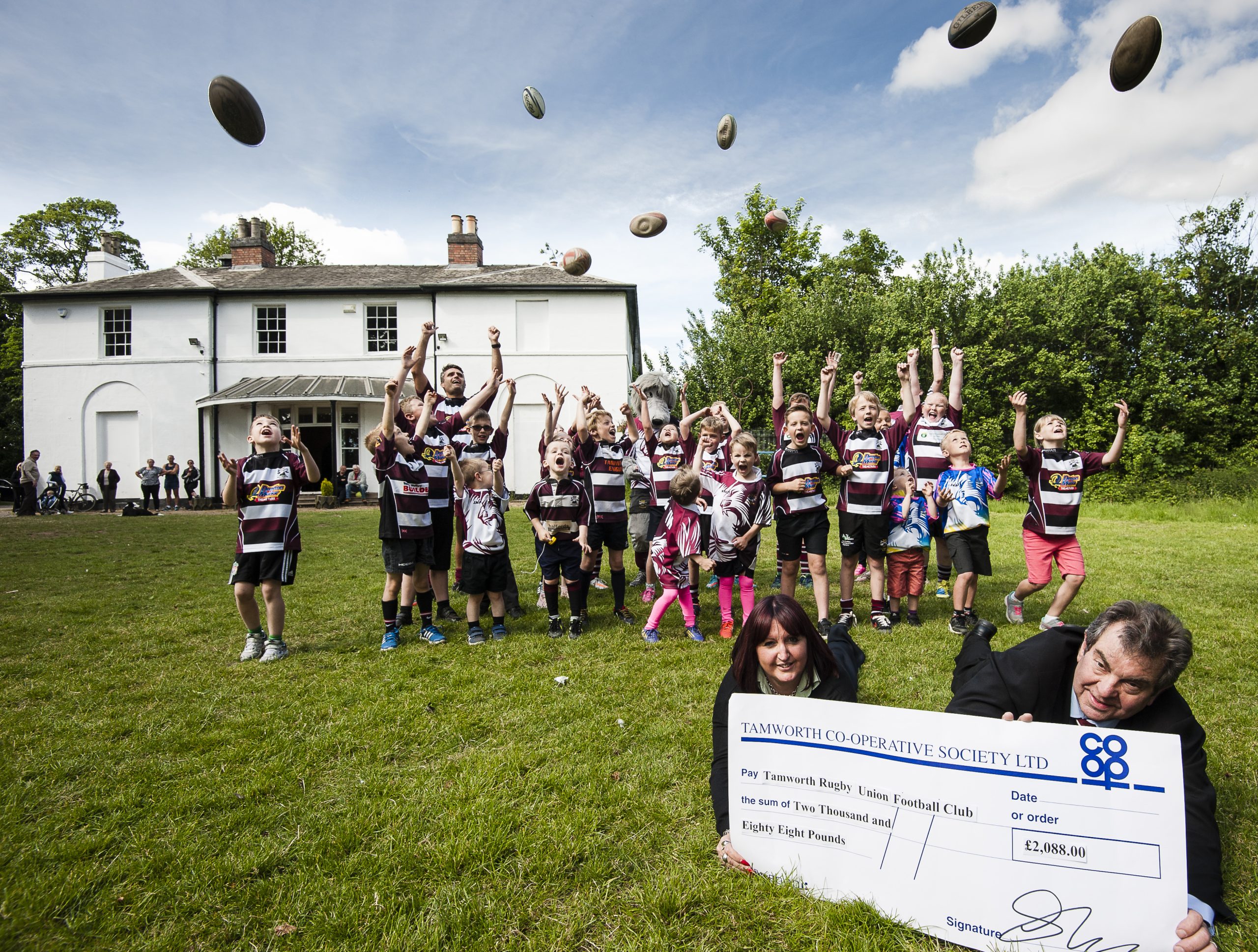 Tamworth Co-op shoppers raise record amount for rugby club